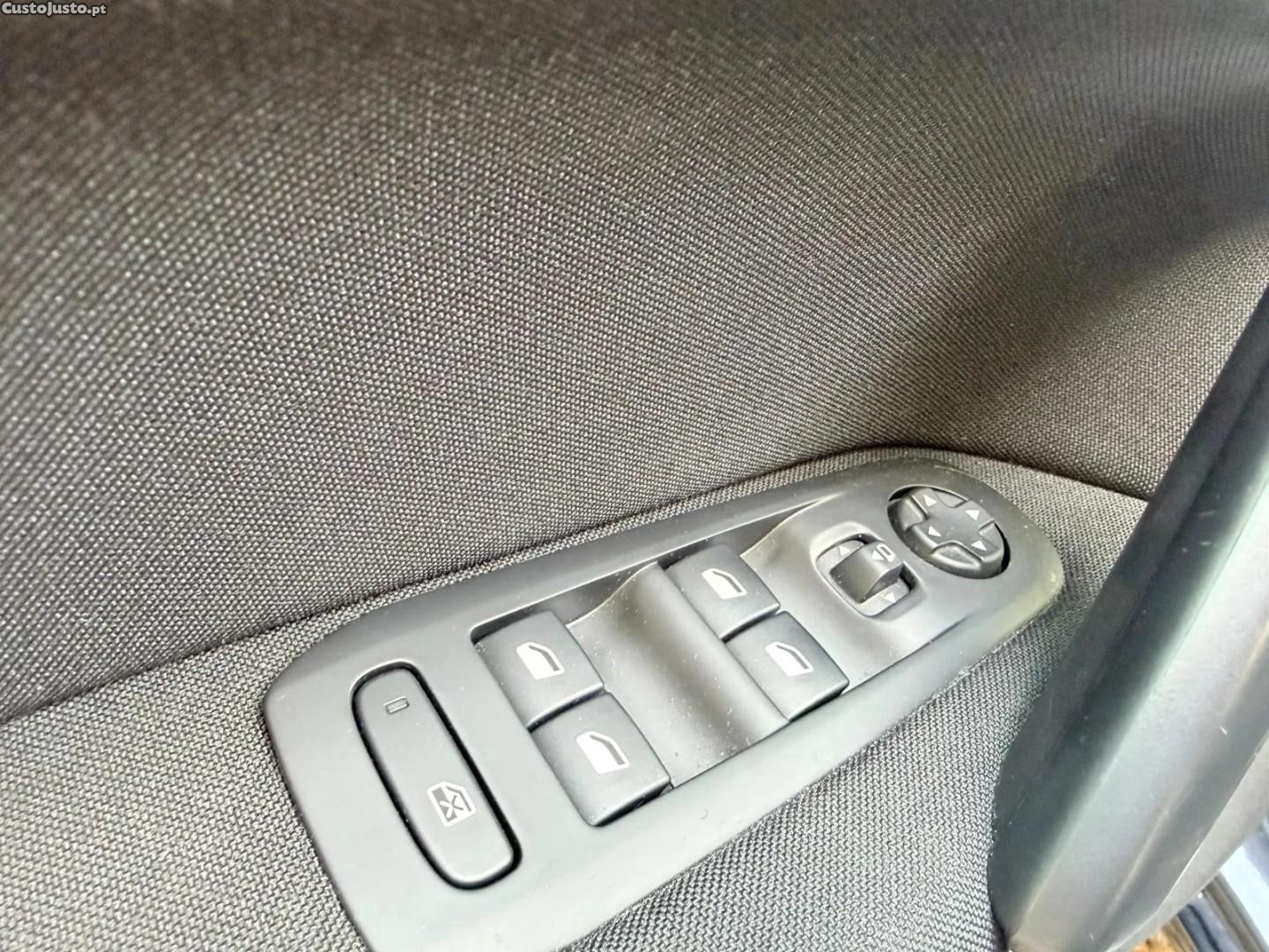 Peugeot 308 1.2 PureTech Active Pack — fotografia 3