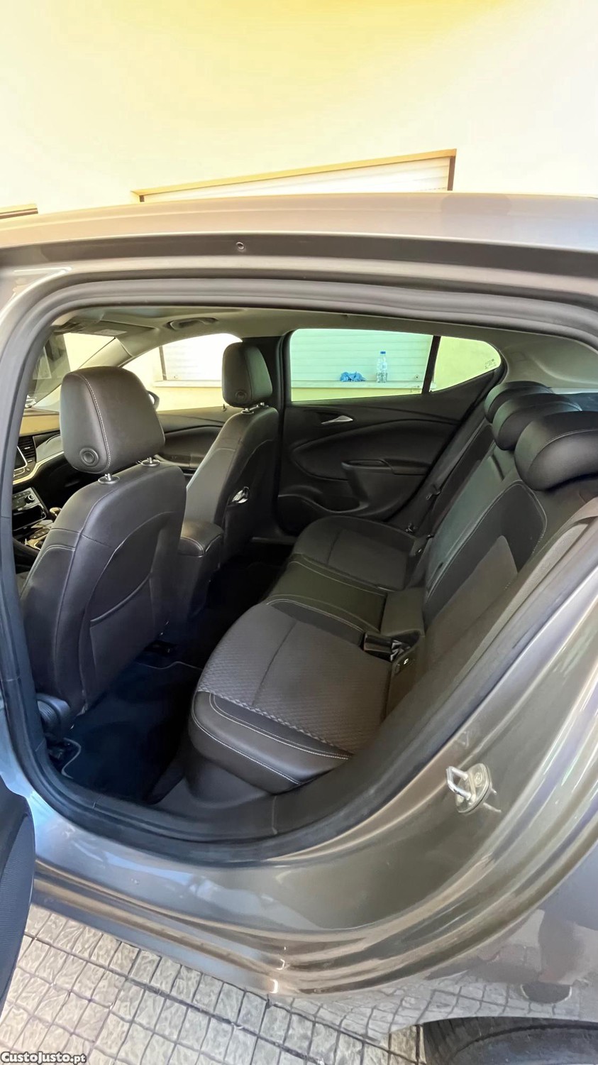 Opel Astra 1.6CDTI - 16 foto 2