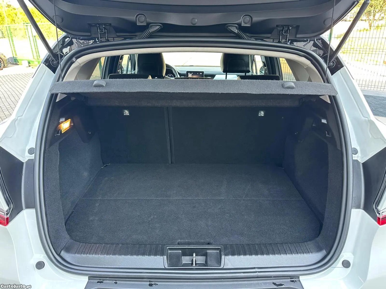 Renault Captur 1.6 E-Tech Intens — fotografia 18