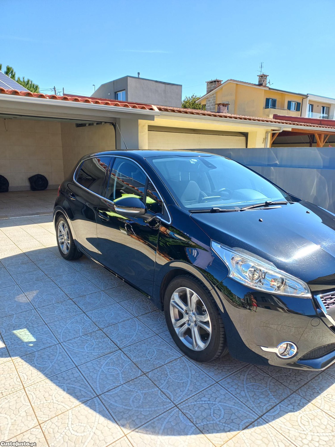 Peugeot 208 1.4 HDI ALLURE — photo 2
