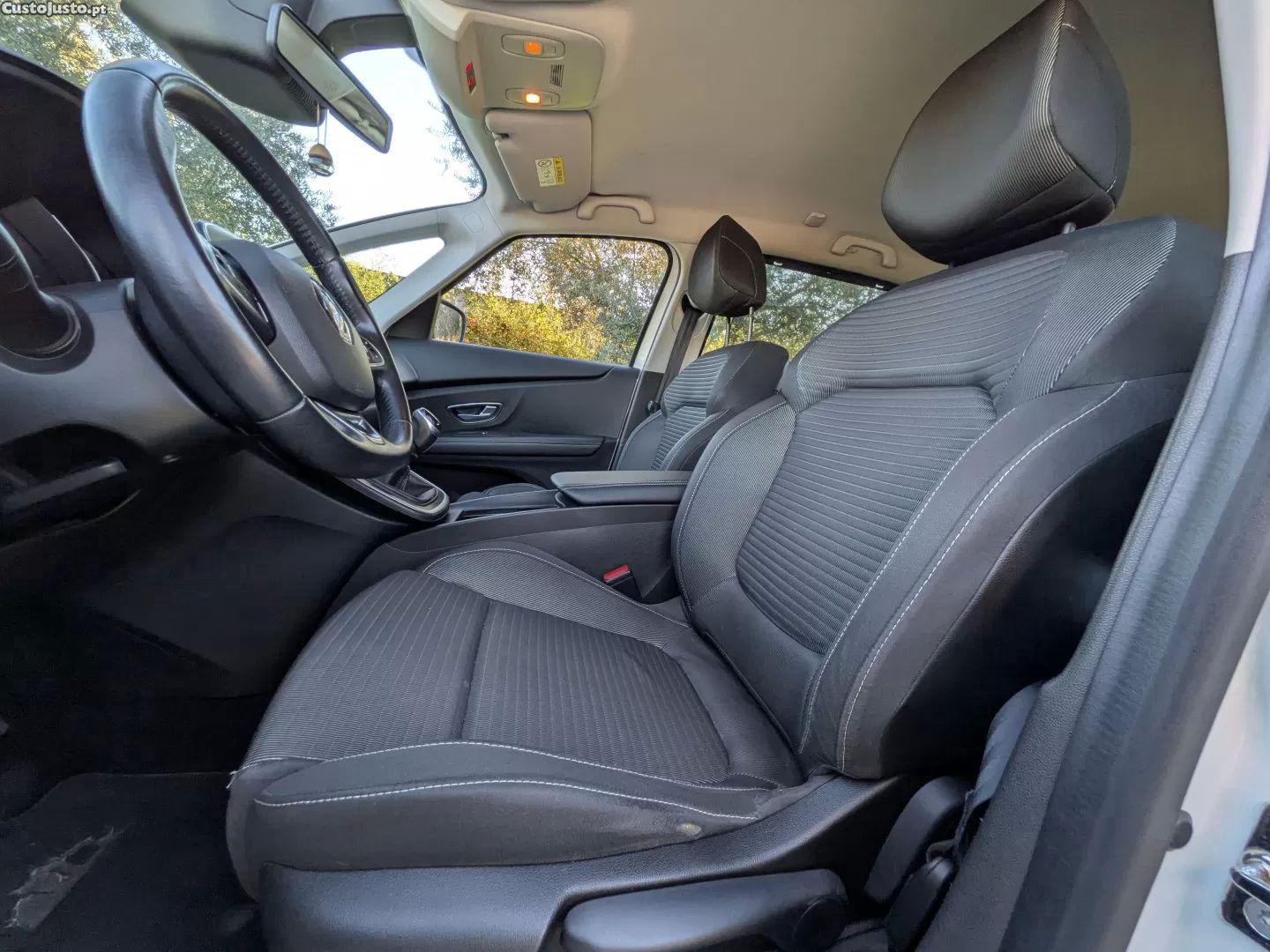 Renault Scénic 1.3 tce limited - 17 — photo 5