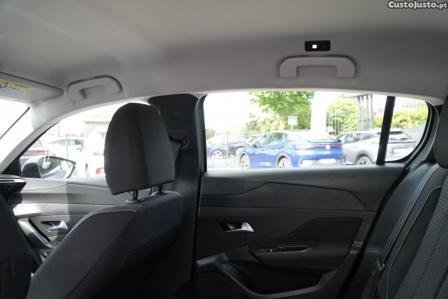 Peugeot 308 PureTech 130 EAT8 Ac — fotografia 7