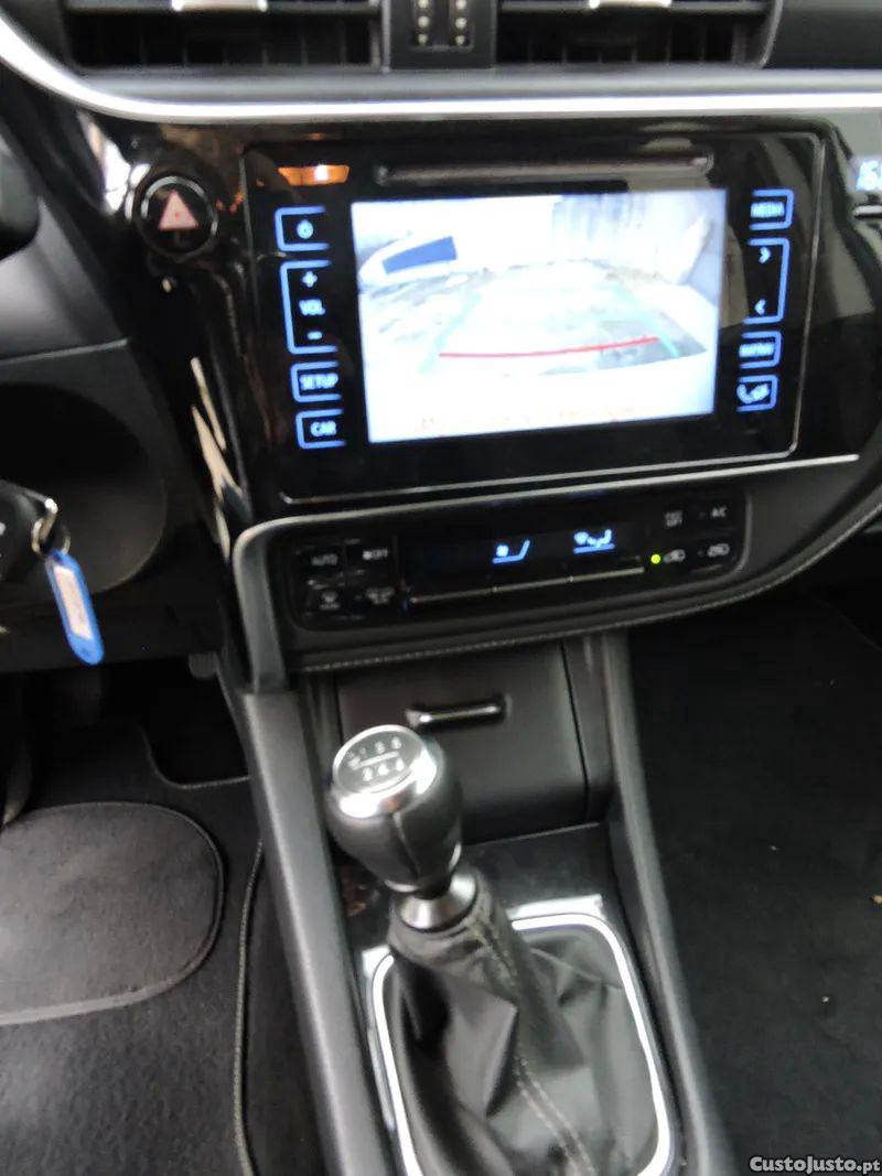 Toyota Auris 1.4 d-4d comfort pack sport — fotografia 5