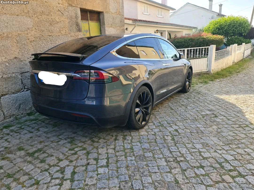 Tesla Model X x — fotografia 11