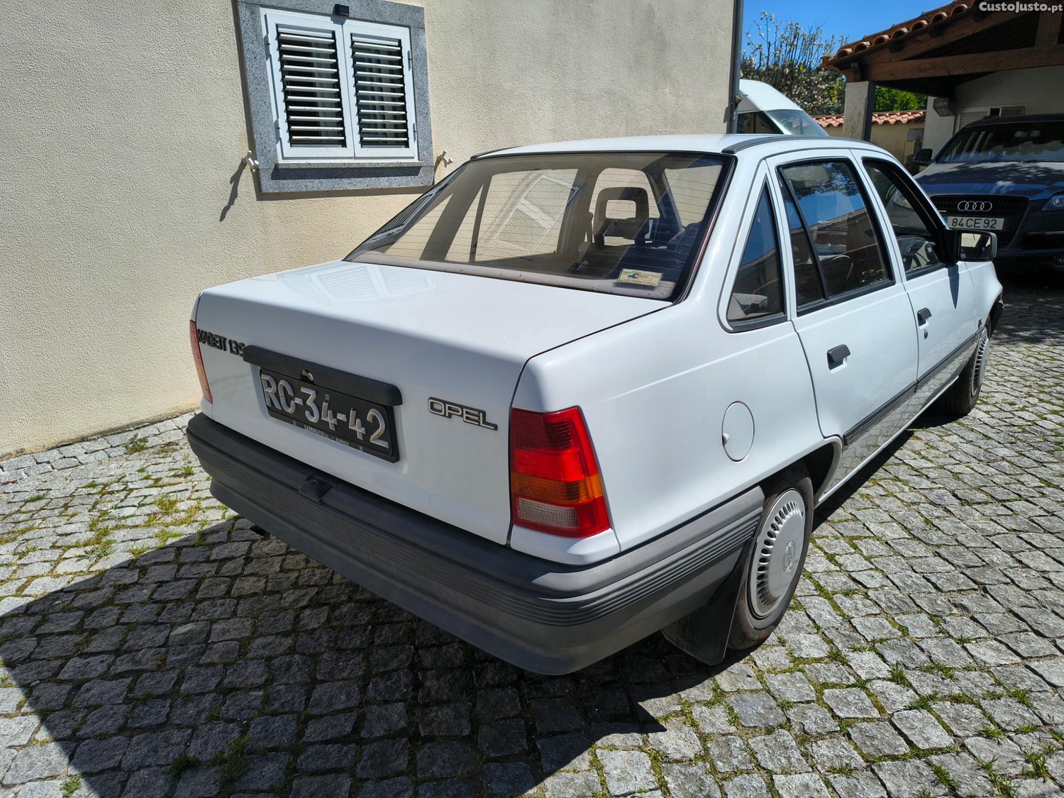 Opel Kadett 1.3 LS — fotografia 8
