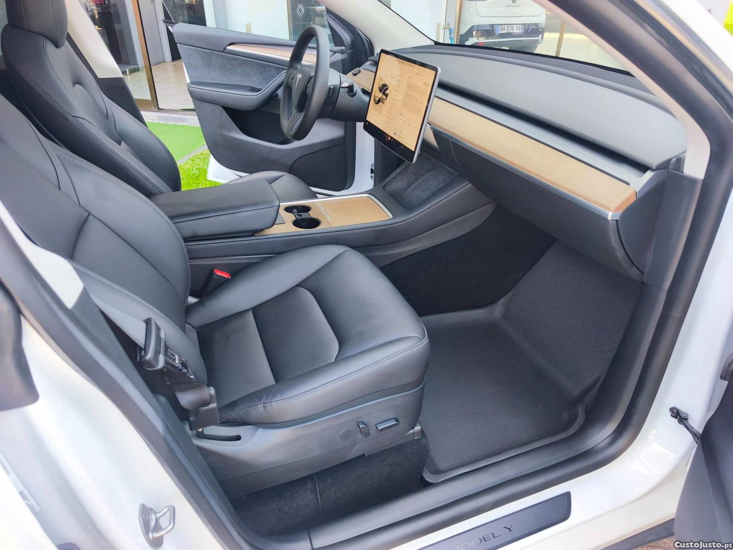 Tesla Model Y Dual Motor Long Range Kit Performance — fotografia 5