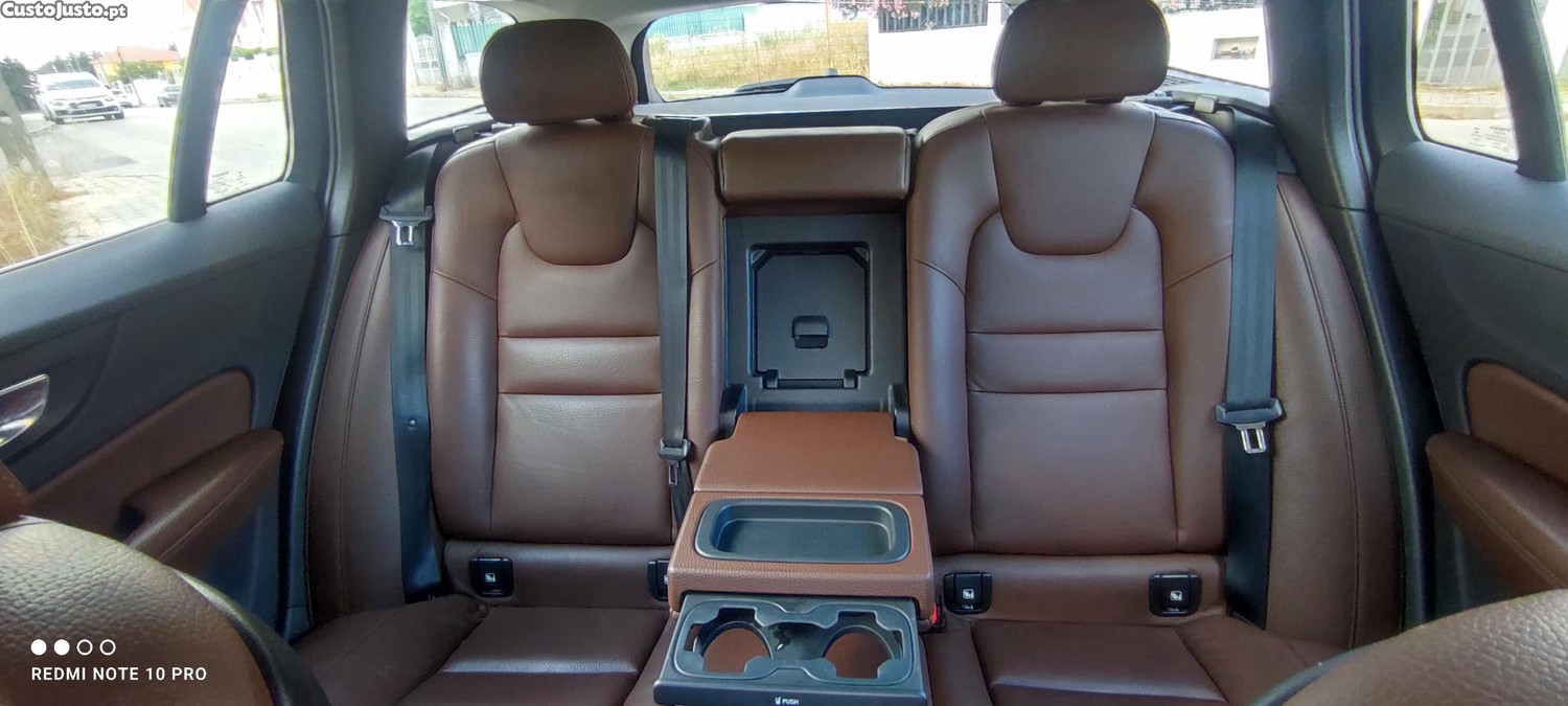 Volvo V60 T8 twin engine inscription AWD — fotografia 3