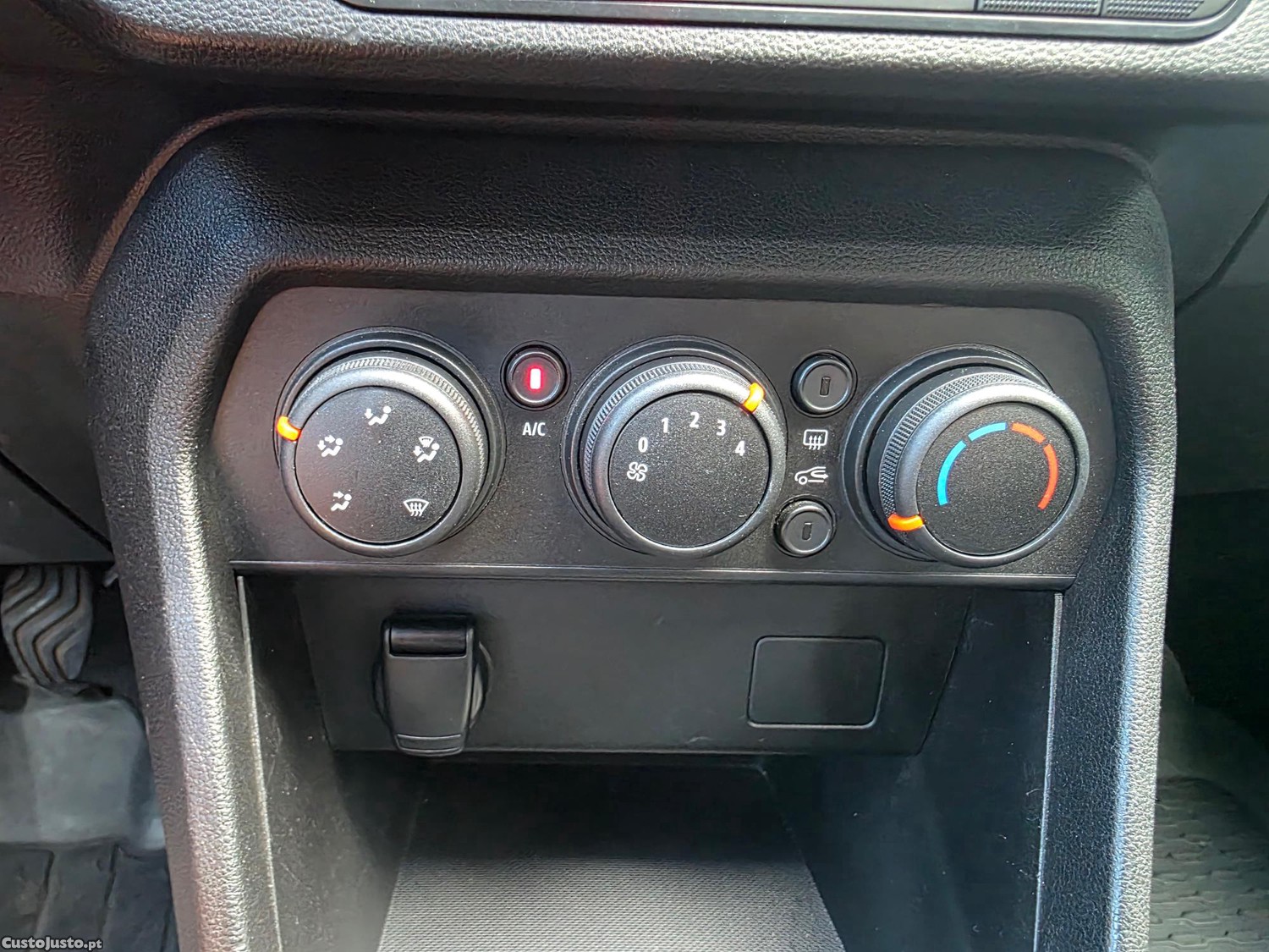 Dacia Sandero 1.0 TCE Comfort — fotografia 11