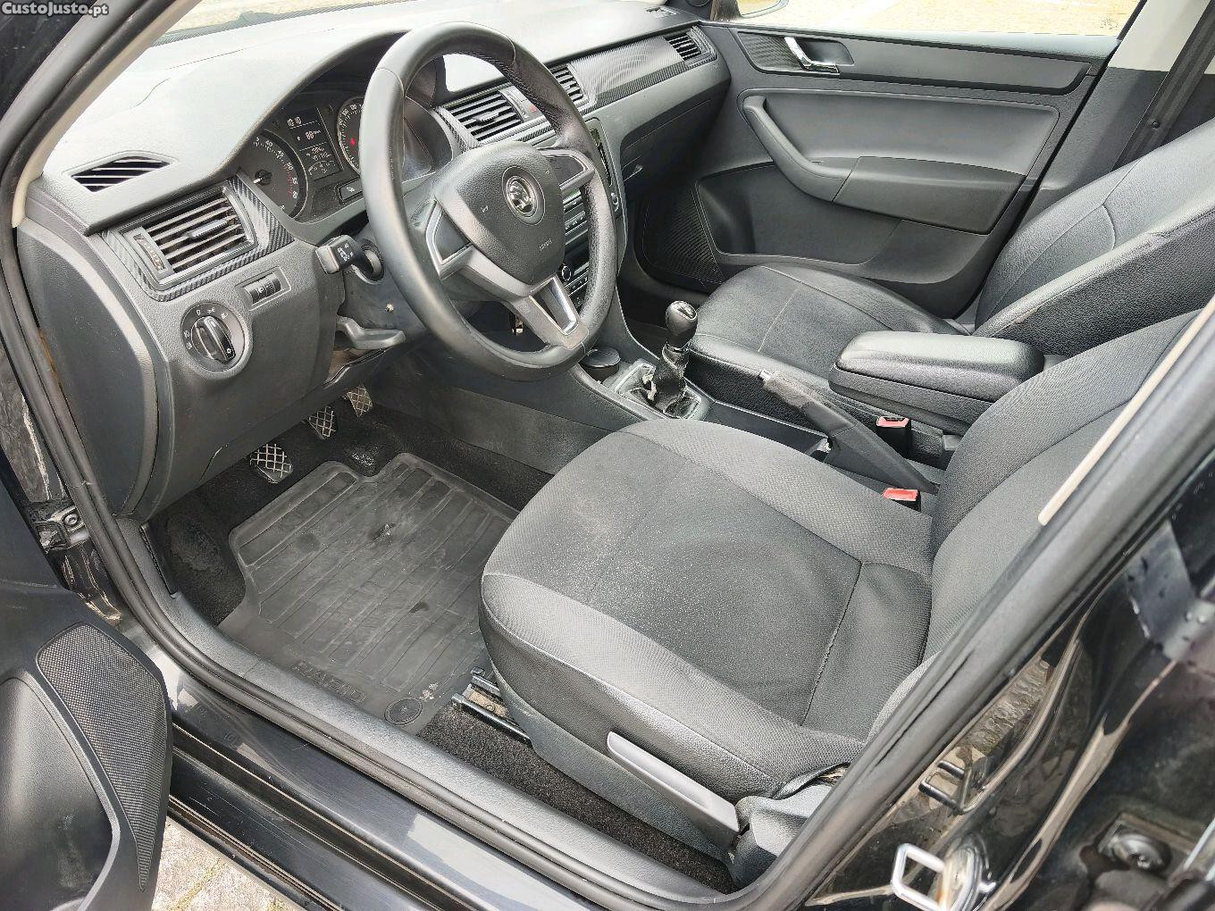 Skoda Rapid 1.6 TDI 105 CV — photo 5