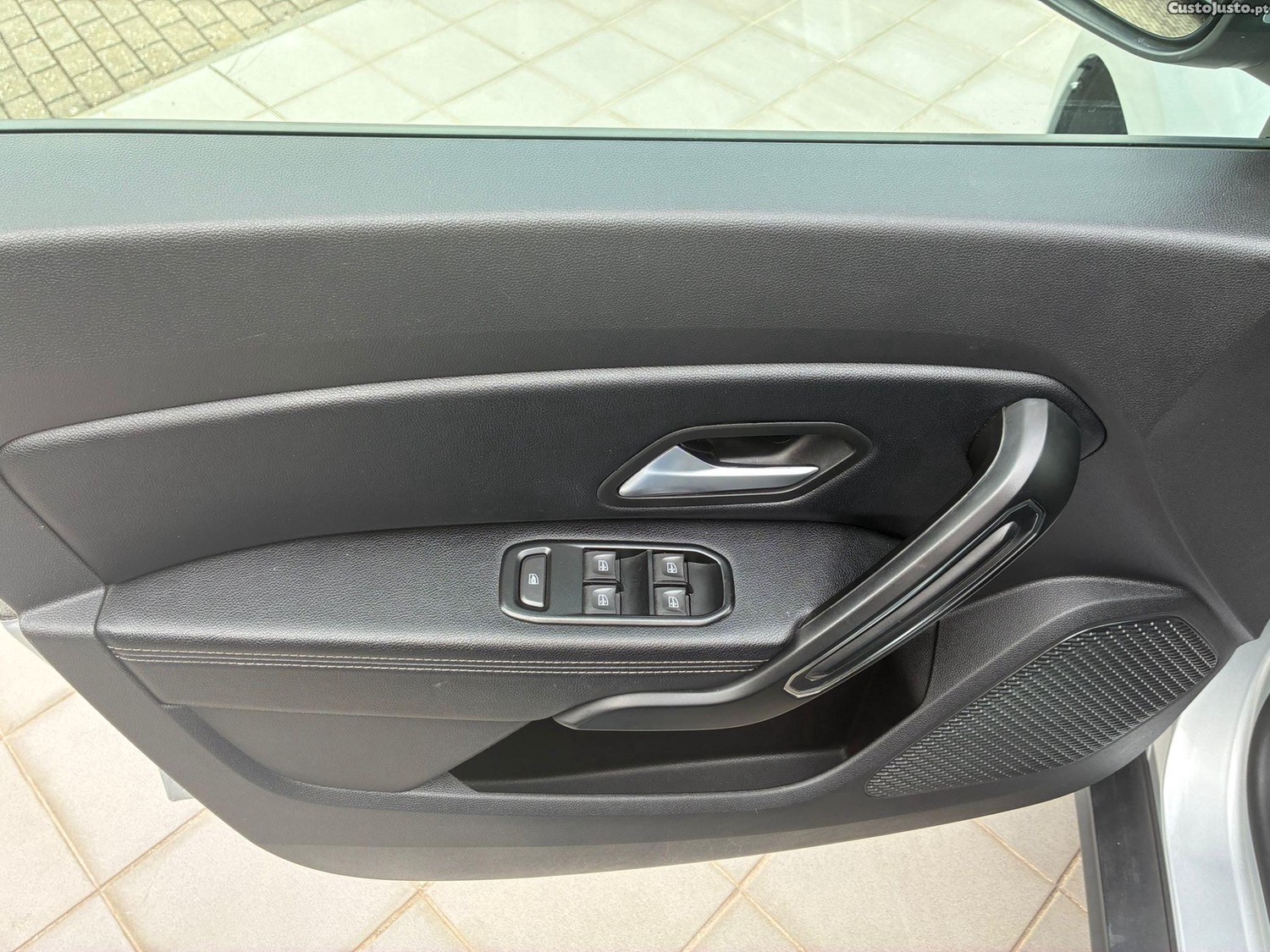 Dacia Duster 1.3 TCe Prestige EDC — fotografia 17