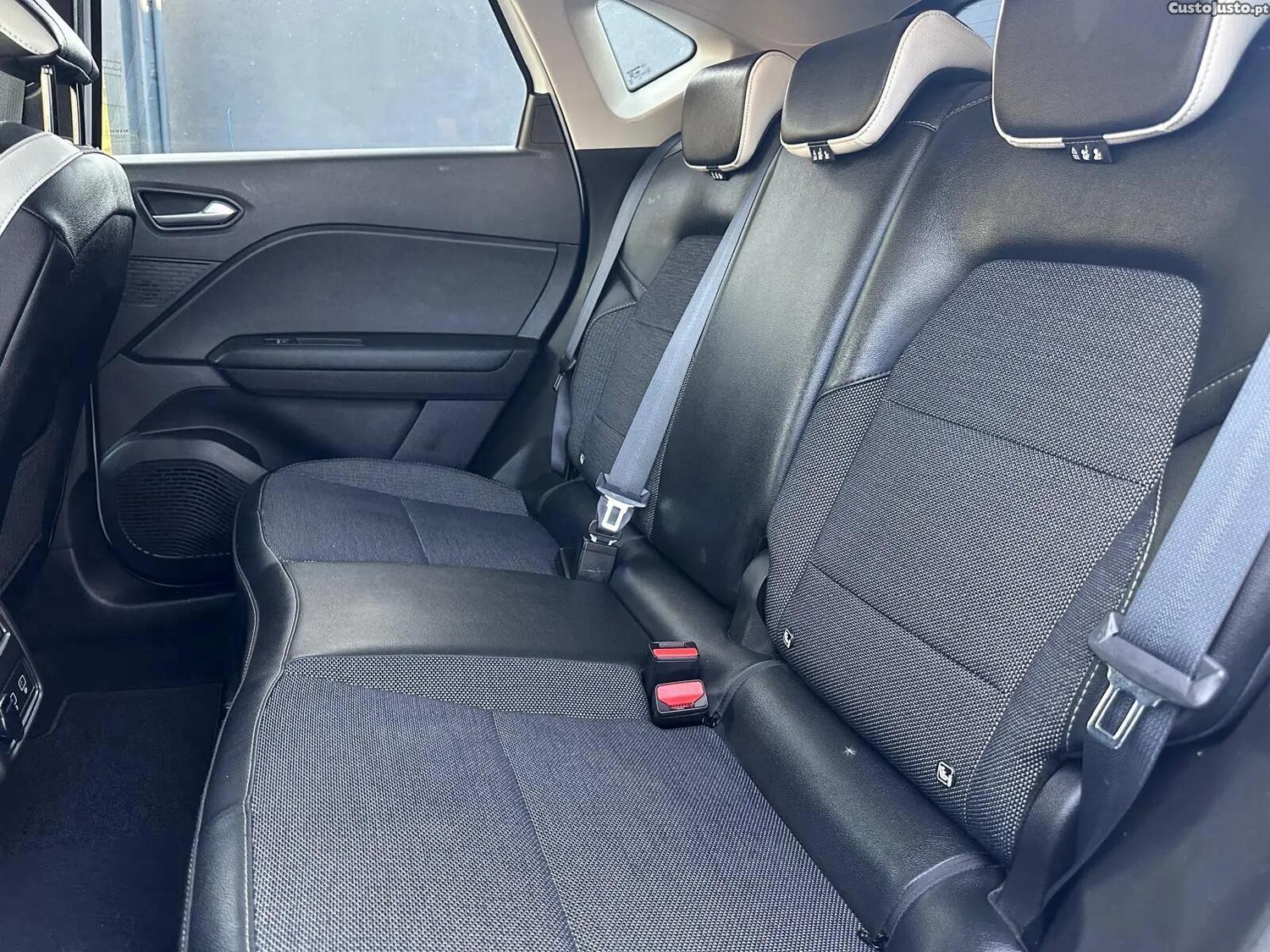 Renault Captur 1.6 E-Tech Intens — fotografia 15