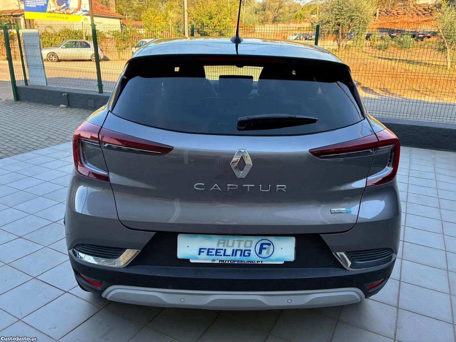 Renault Captur 1.6 HYBRID E-TECH INTENS - 21 foto 4