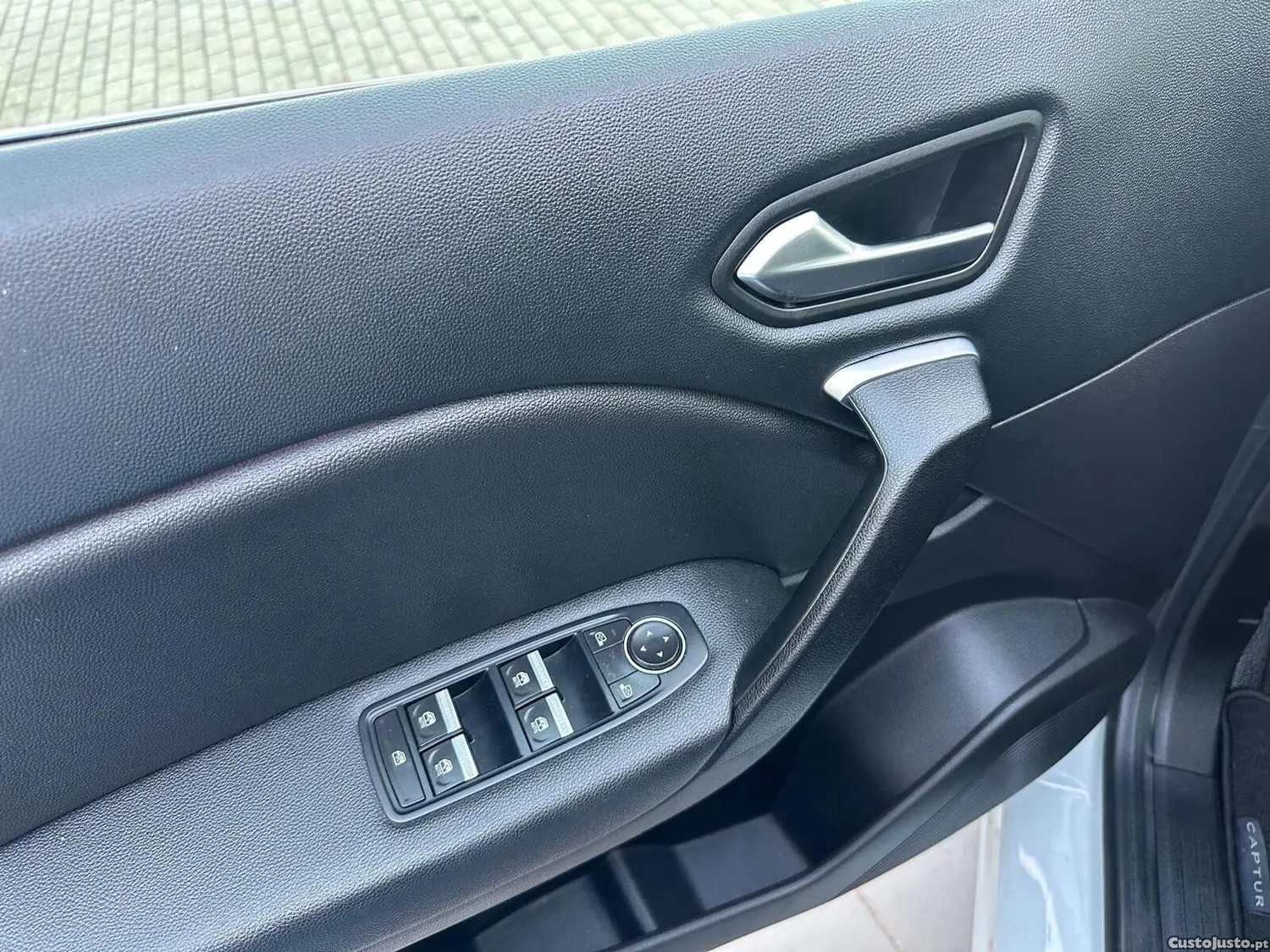 Renault Captur 1.6 E-Tech Intens — fotografia 13