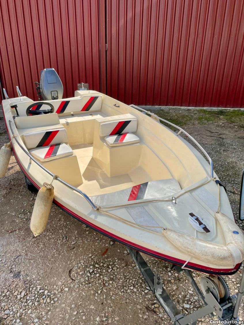 Barco em fibra 6 lugares com motor Mariner 40