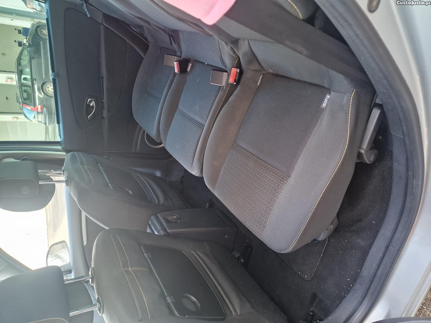 Renault Grand Scénic 1.5 cdti — fotografia 5