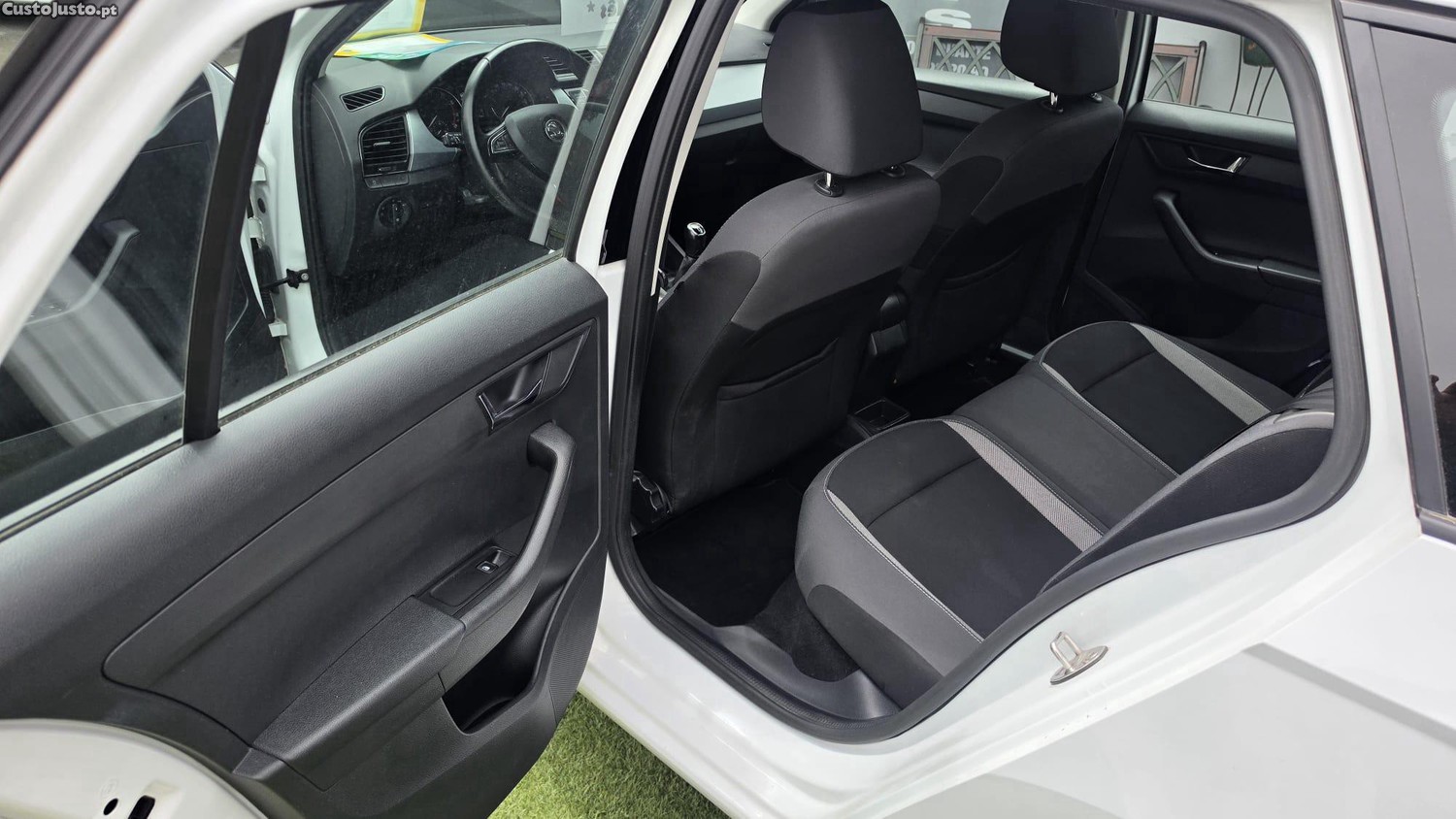 Skoda Fabia Break 1.0TSI Nacional GARANTIA — fotografia 4