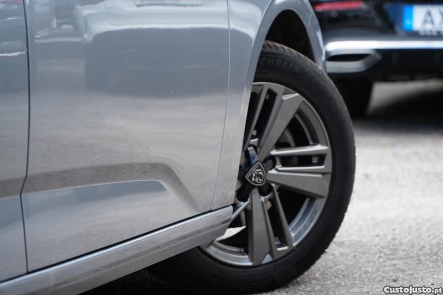 Peugeot 308 PureTech 130 EAT8 Ac — fotografia 9