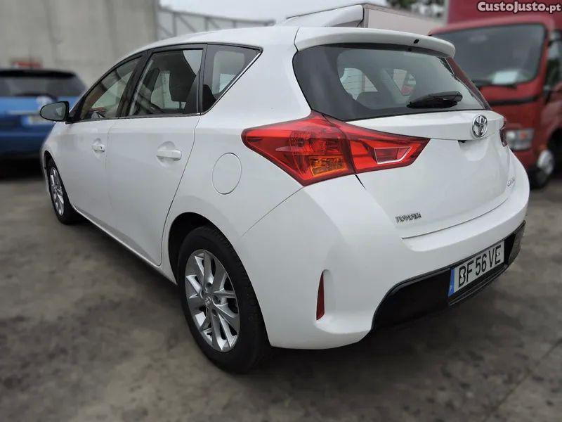 Toyota Auris 1.4 d-4d comfort+p.style - 14 foto 4