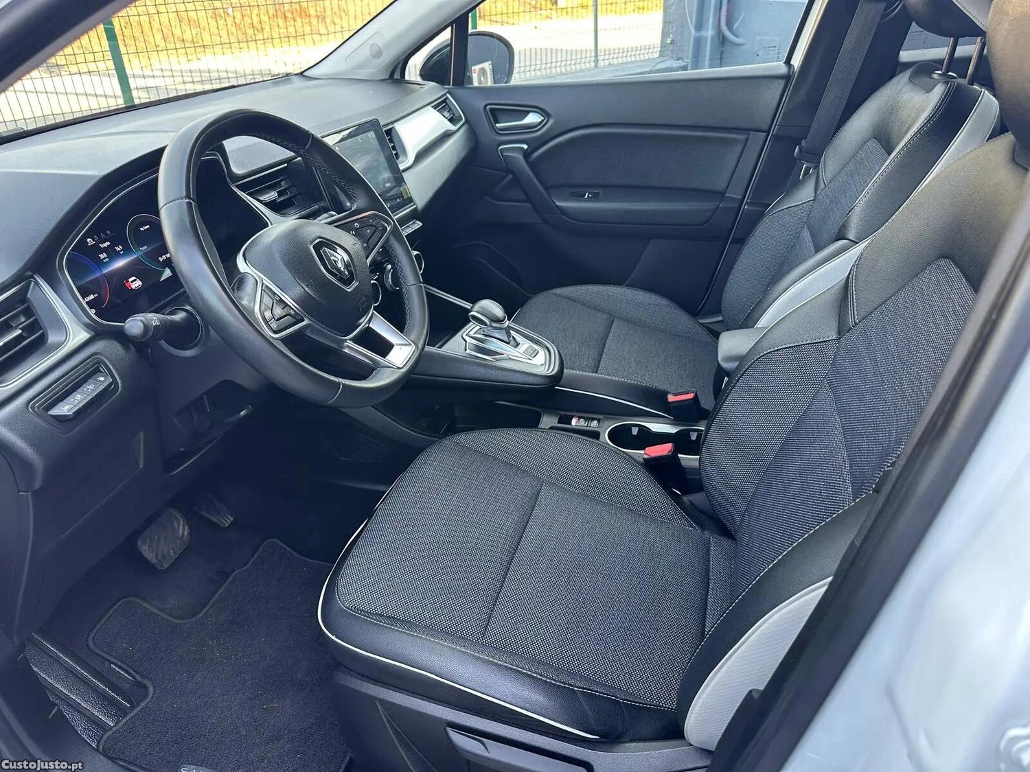 Renault Captur 1.6 E-Tech Intens — fotografia 14