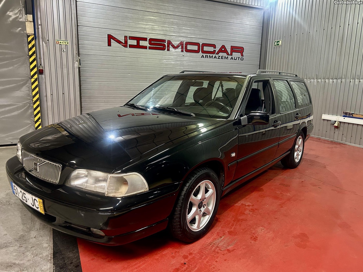 Volvo V70 Muito bom estado 7 lugares 75 mês livro revisões volvo — photo 2