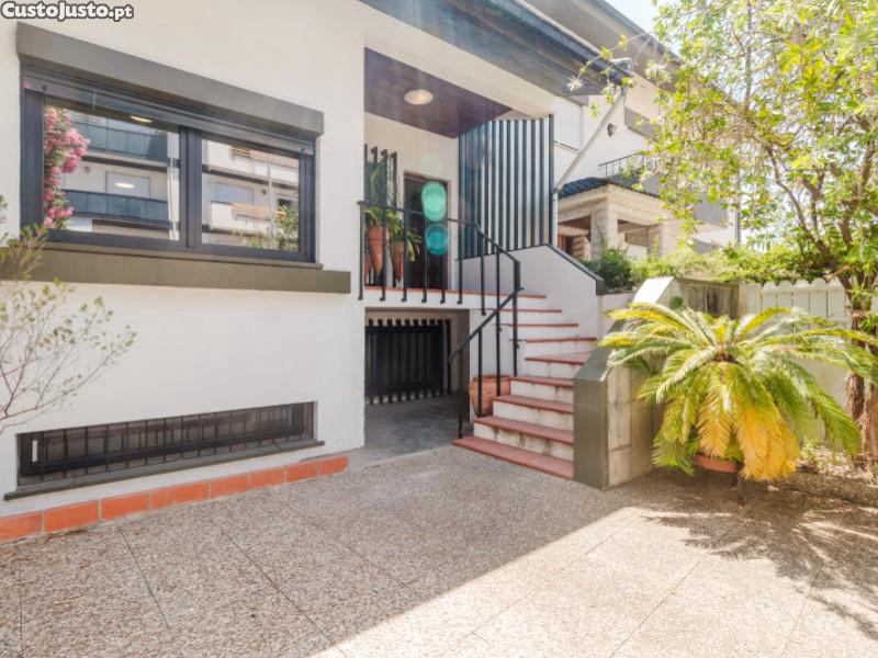 Moradia Com Vista Desafogada E Excelente...