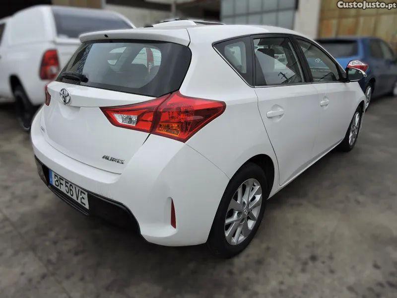 Toyota Auris 1.4 d-4d comfort+p.style - 14 foto 3