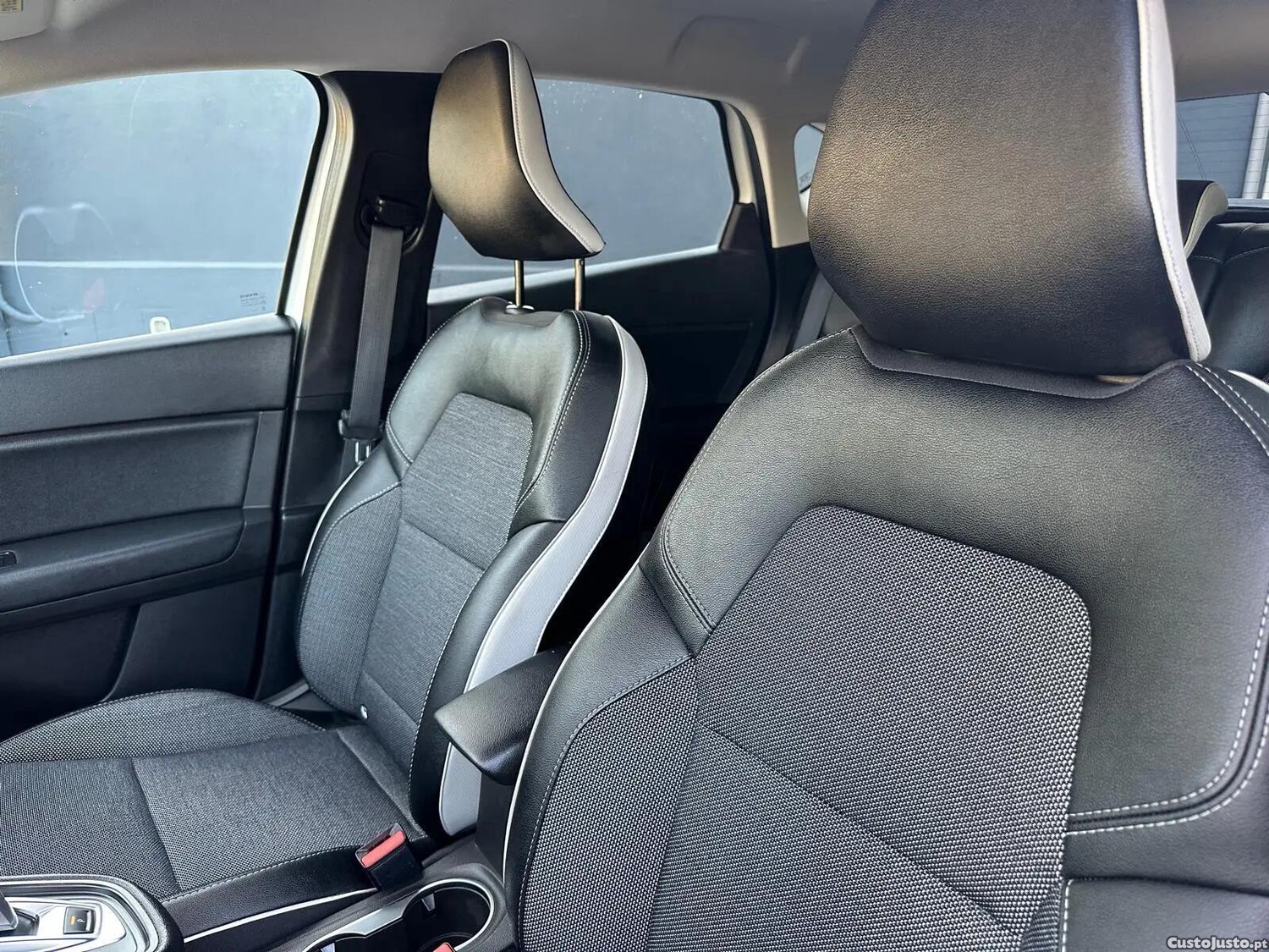 Renault Captur 1.6 E-Tech Intens — fotografia 10