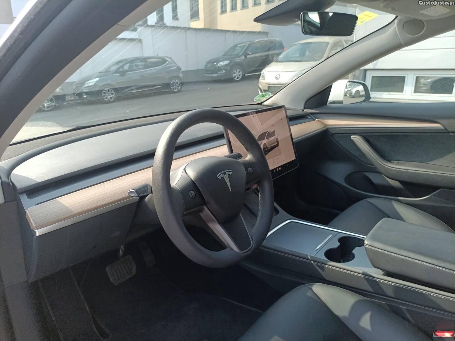 Tesla Model 3 Long Range AWD — fotografia 12
