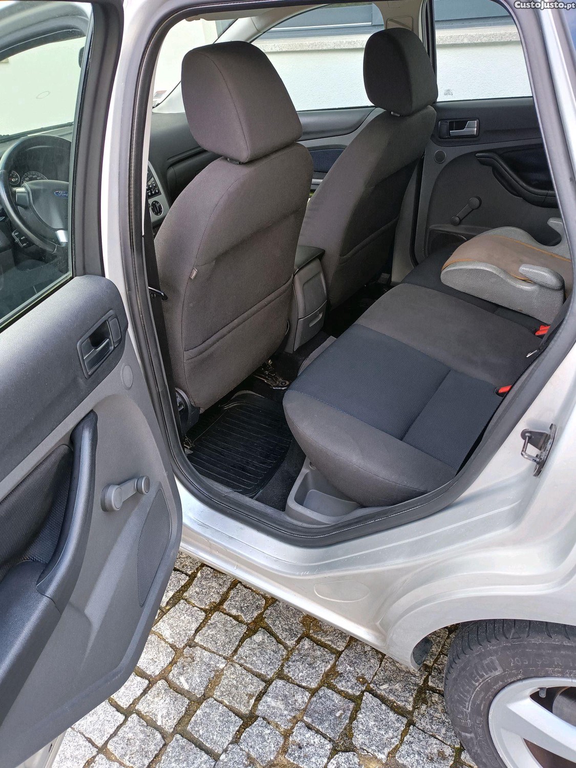 Ford Focus sport — photo 3