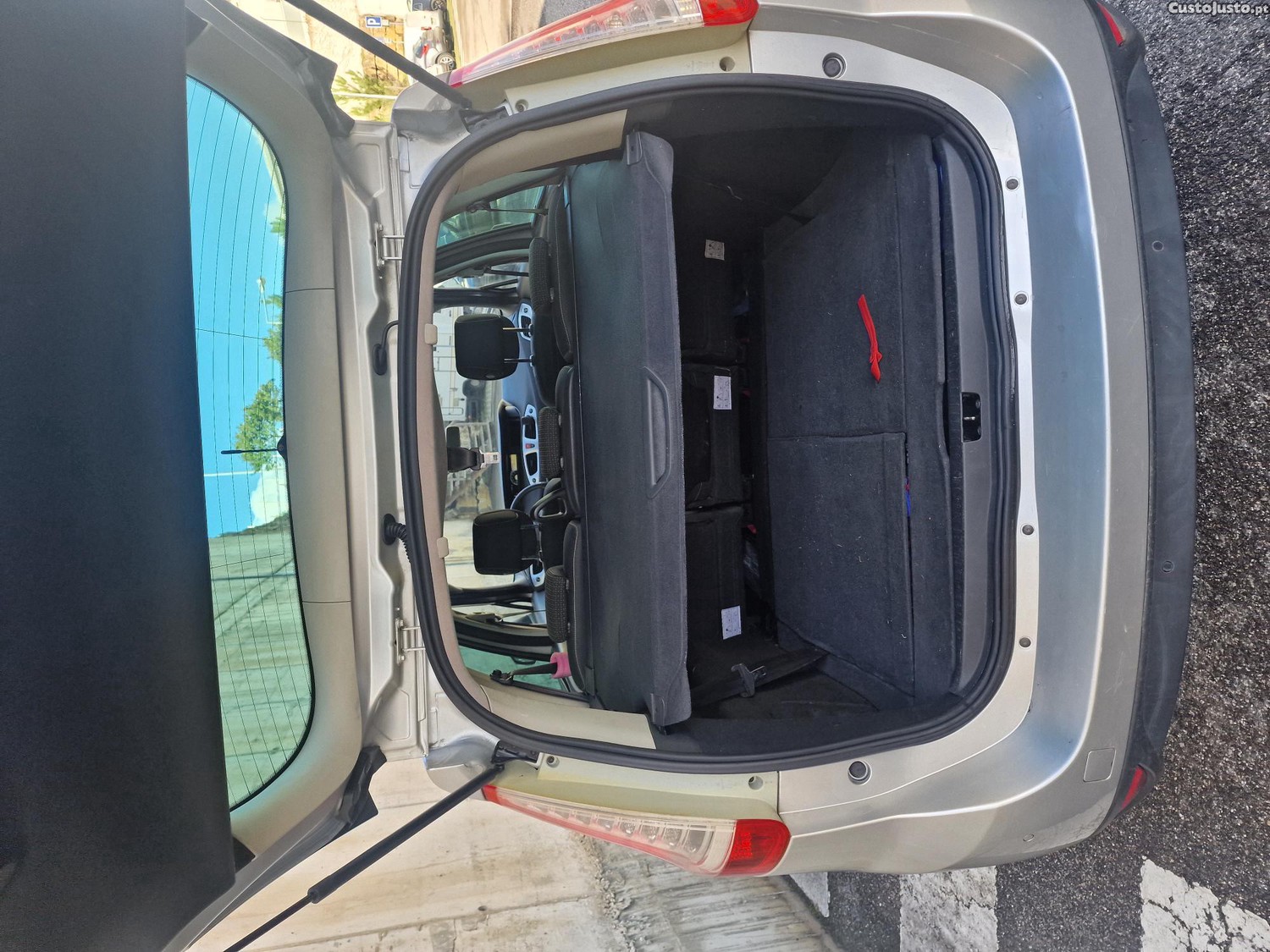 Renault Grand Scénic 1.5 cdti — fotografia 8