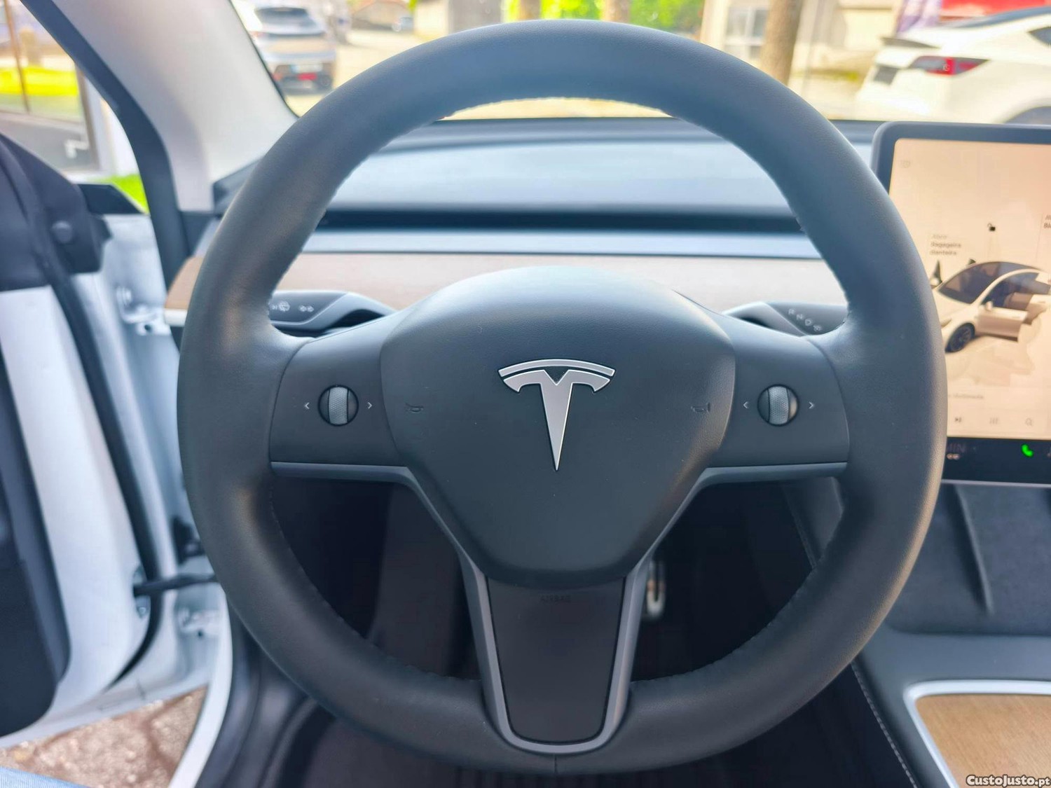 Tesla Model Y Dual Motor Long Range Kit Performance — fotografia 3