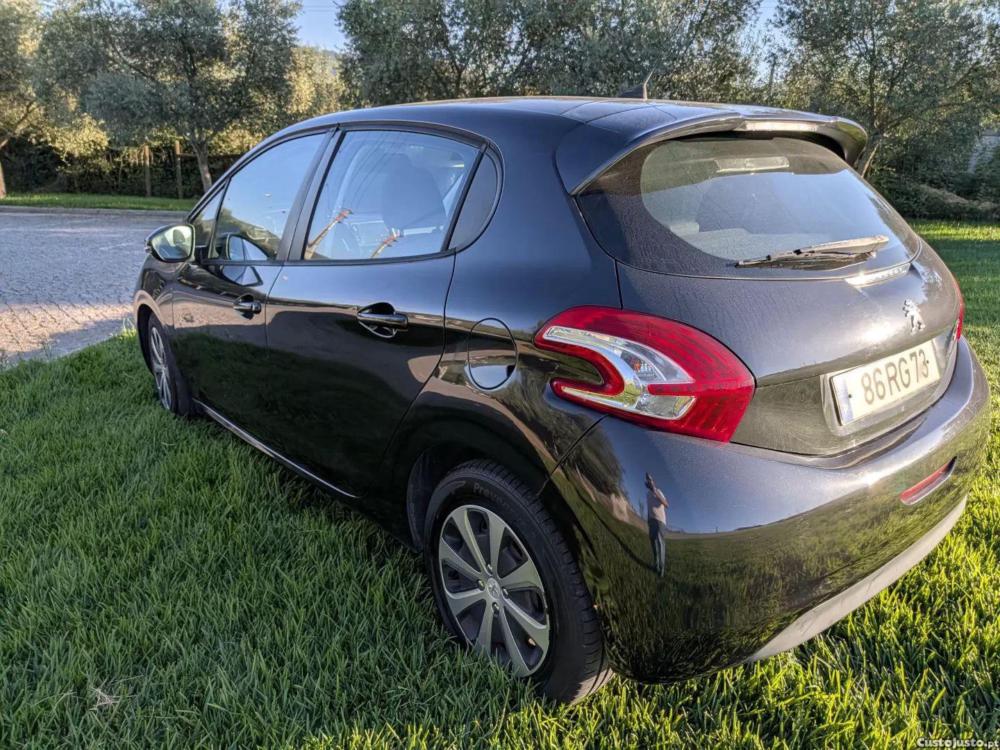 Peugeot 208 1.4 hdi active — photo 4