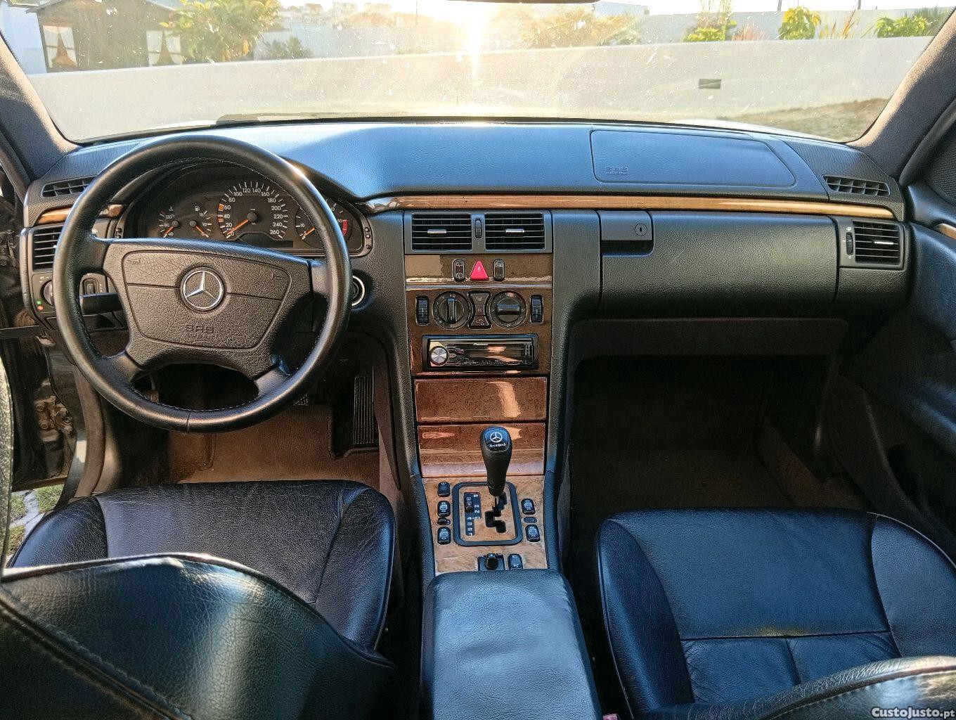 Mercedes-Benz E 300 AVANGARD — photo 4
