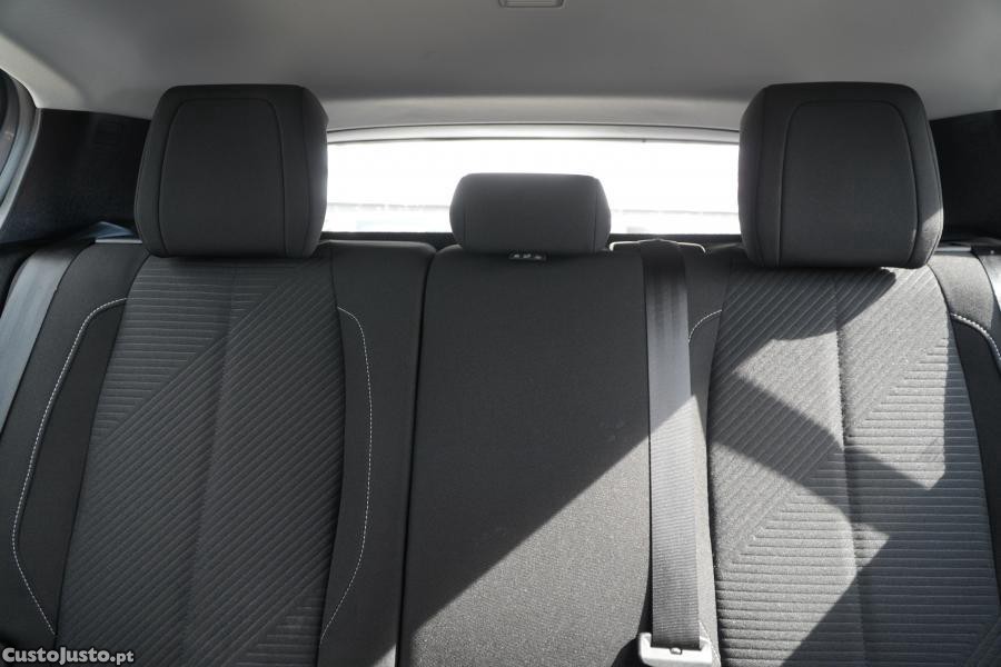 Peugeot 308 PureTech 130 EAT8 Ac — fotografia 4