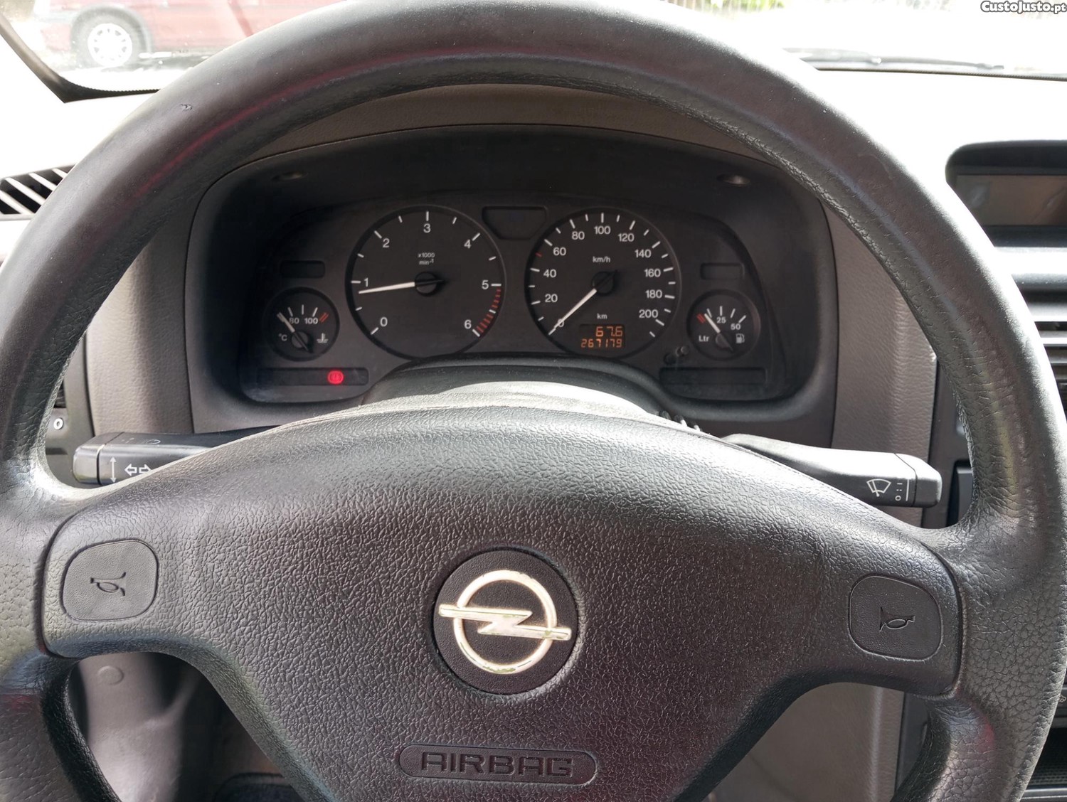 Opel Astra Caravan 2.0 Dti — fotografia 2