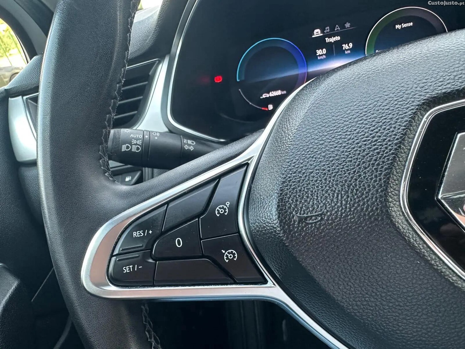 Renault Captur 1.6 E-Tech Intens — fotografia 6
