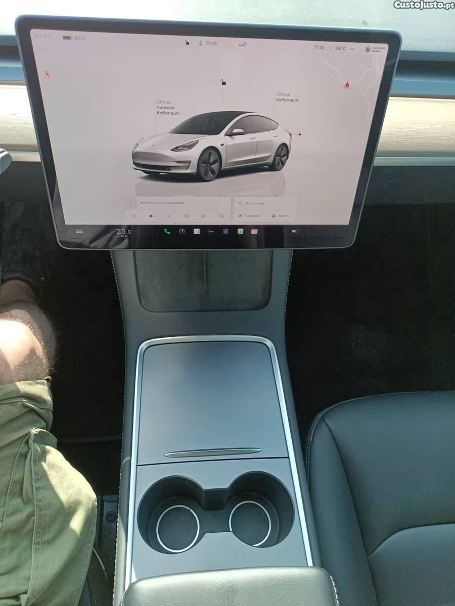 Tesla Model 3 Long Range AWD — fotografia 9