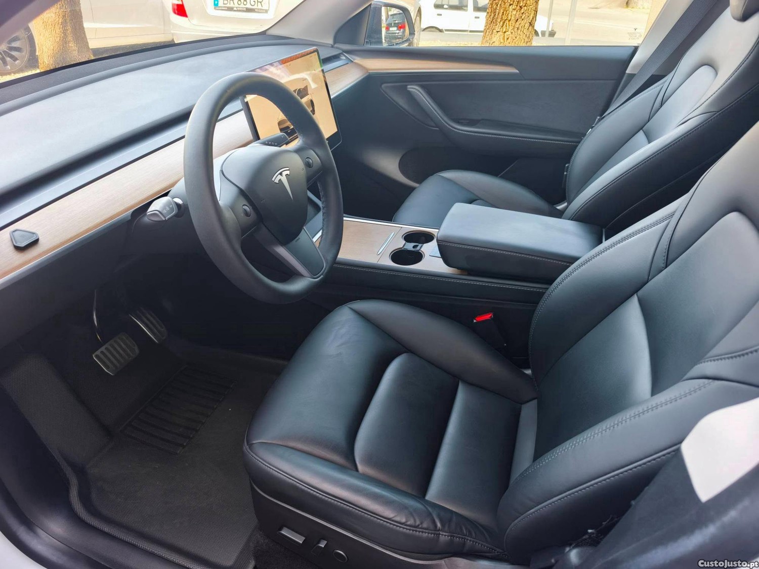 Tesla Model Y Dual Motor Long Range Kit Performance — fotografia 6