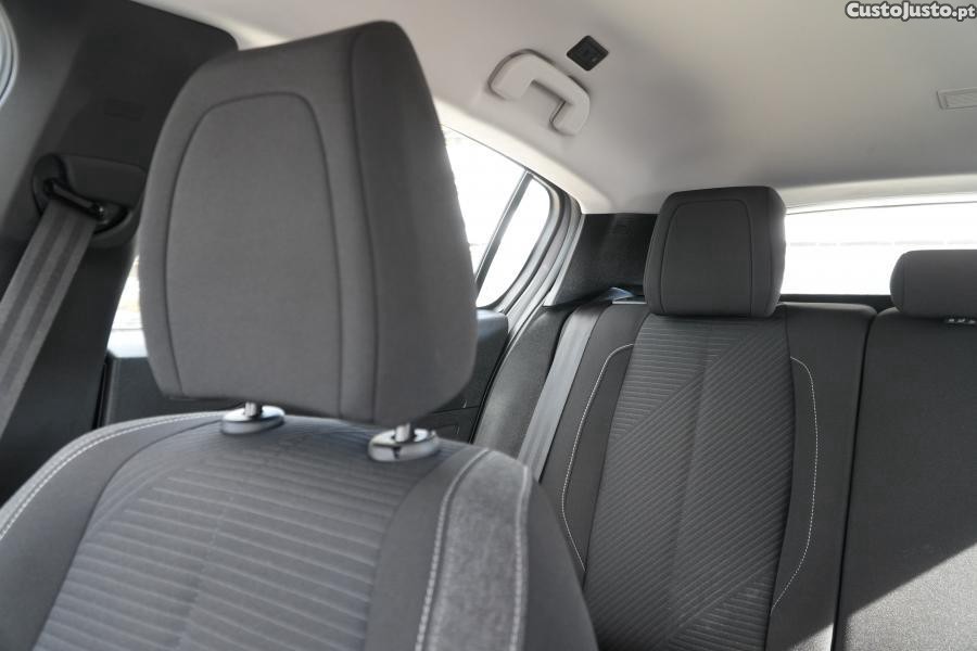 Peugeot 308 PureTech 130 EAT8 Ac — fotografia 3