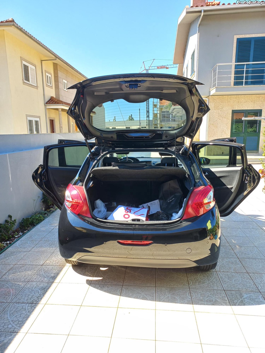 Peugeot 208 1.4 HDI ALLURE — photo 5