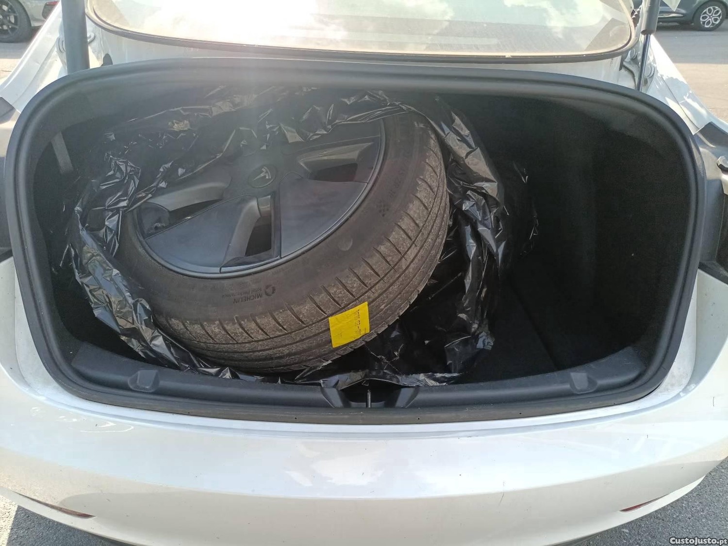 Tesla Model 3 Long Range AWD — fotografia 3