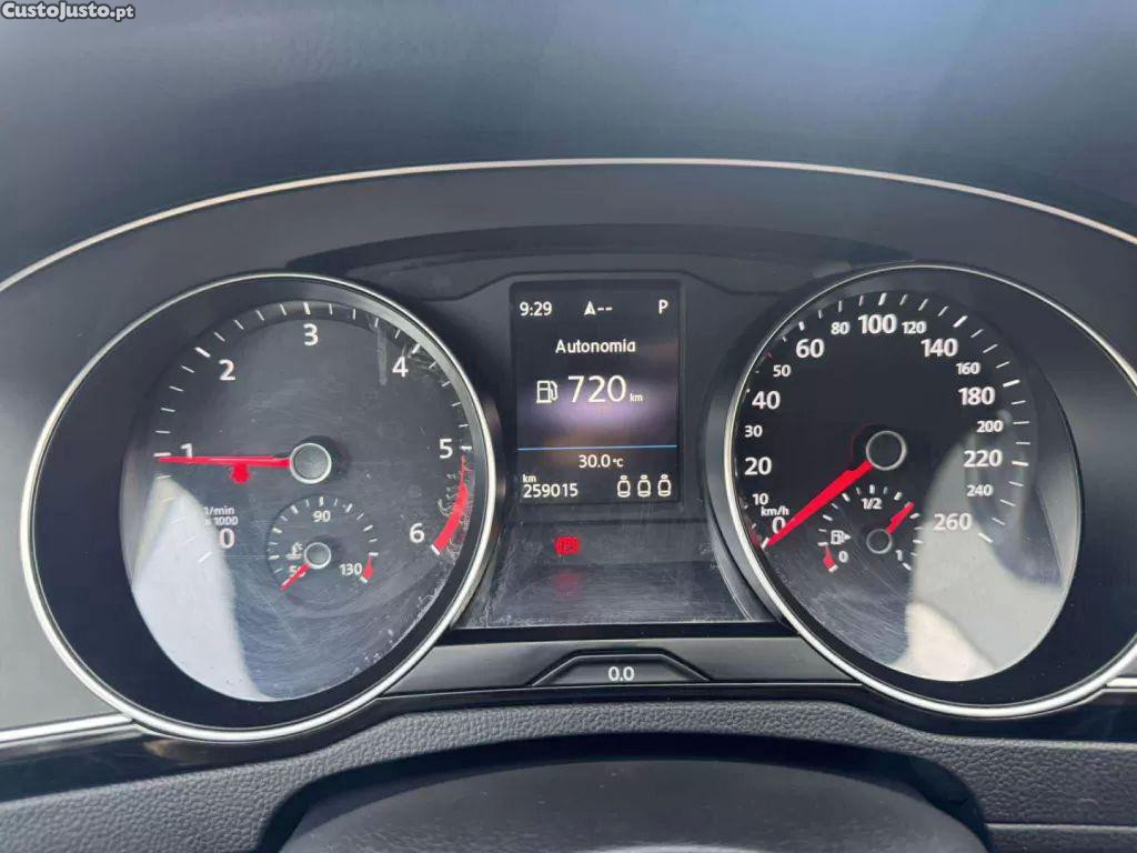 Volkswagen Passat 2.0 tdi r-line dsg — fotografia 23