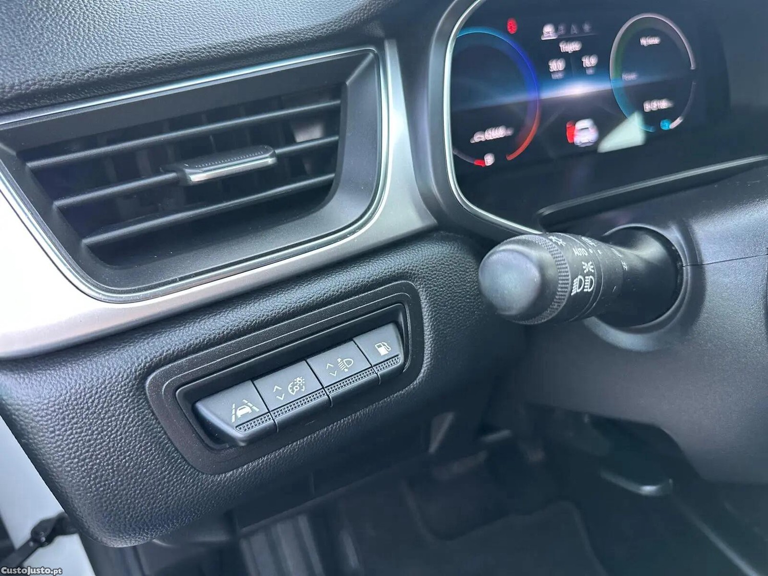 Renault Captur 1.6 E-Tech Intens — fotografia 12
