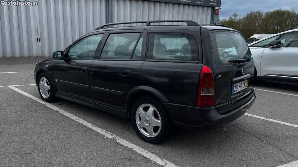 Opel Astra Caravan — photo 2