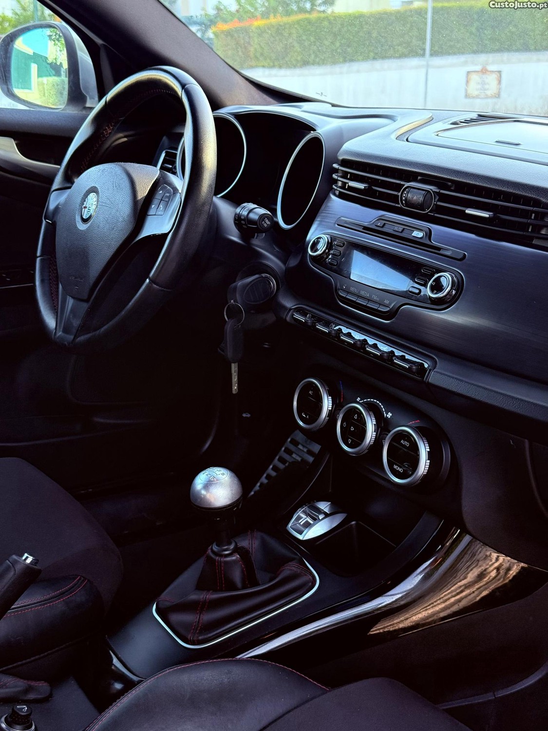 Alfa Romeo Giulietta Sport — photo 5