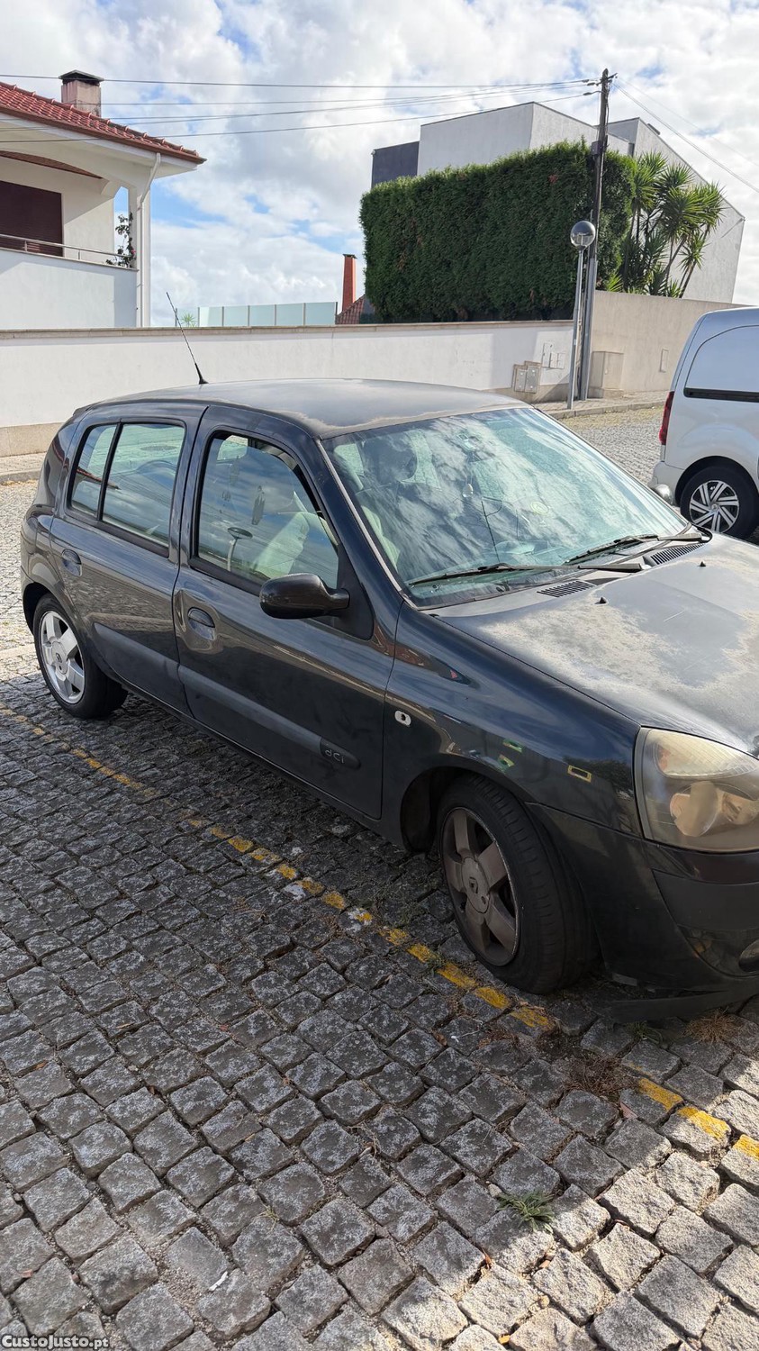 Renault 4 - Clio — fotografia 3
