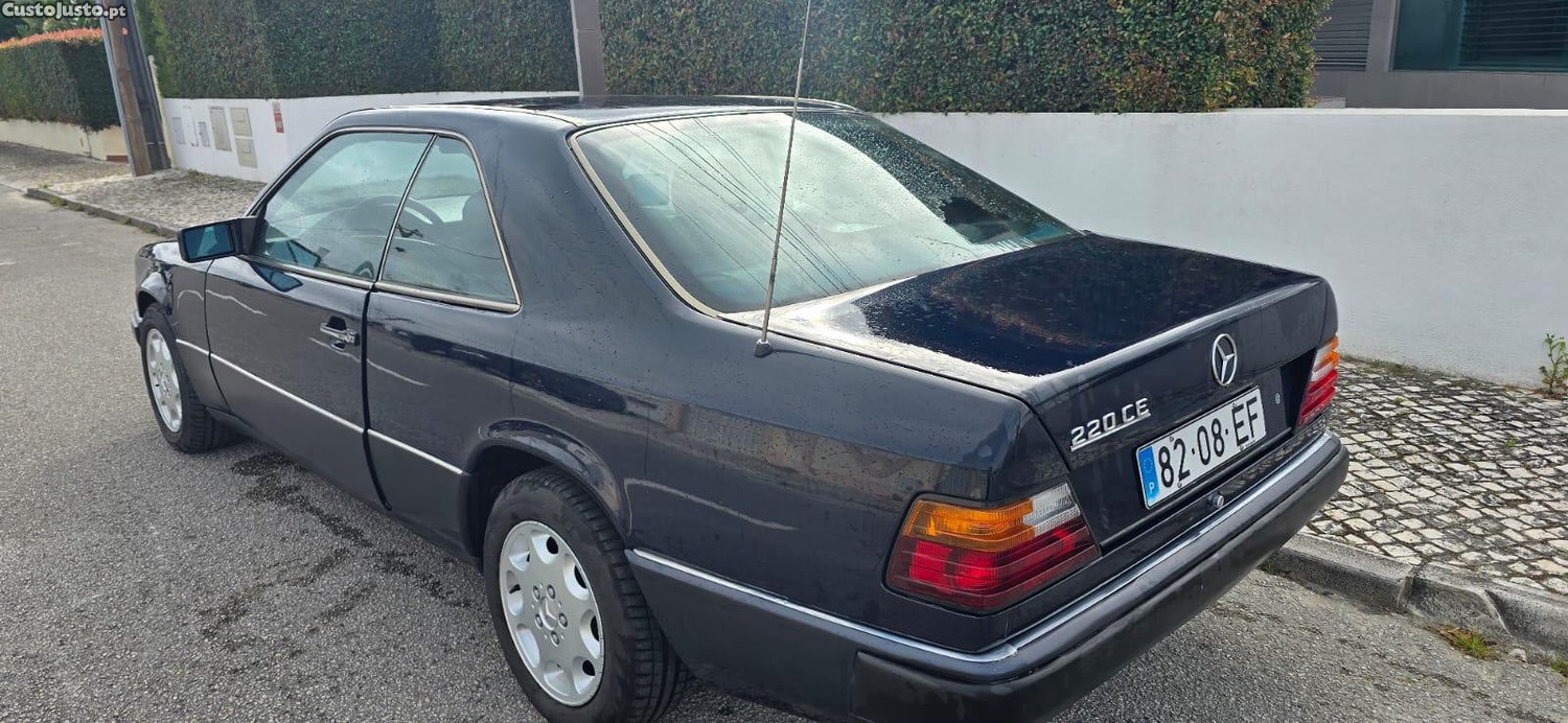 Mercedes-Benz 200 CE Coupé - Clássico em valorização — fotografia 5