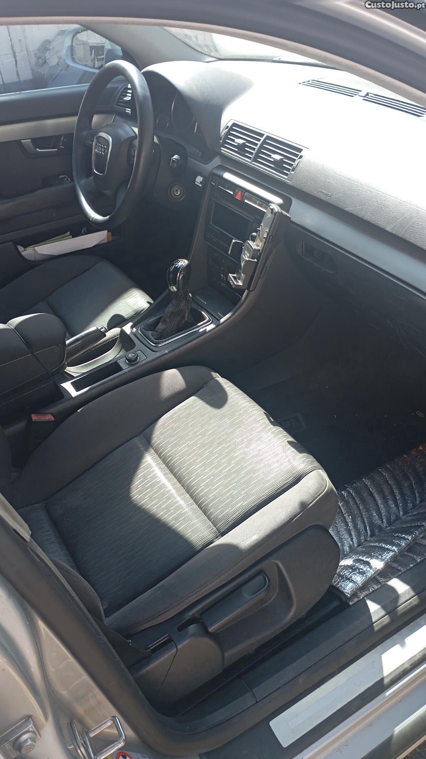 Audi A4 B7 - 07 foto 2
