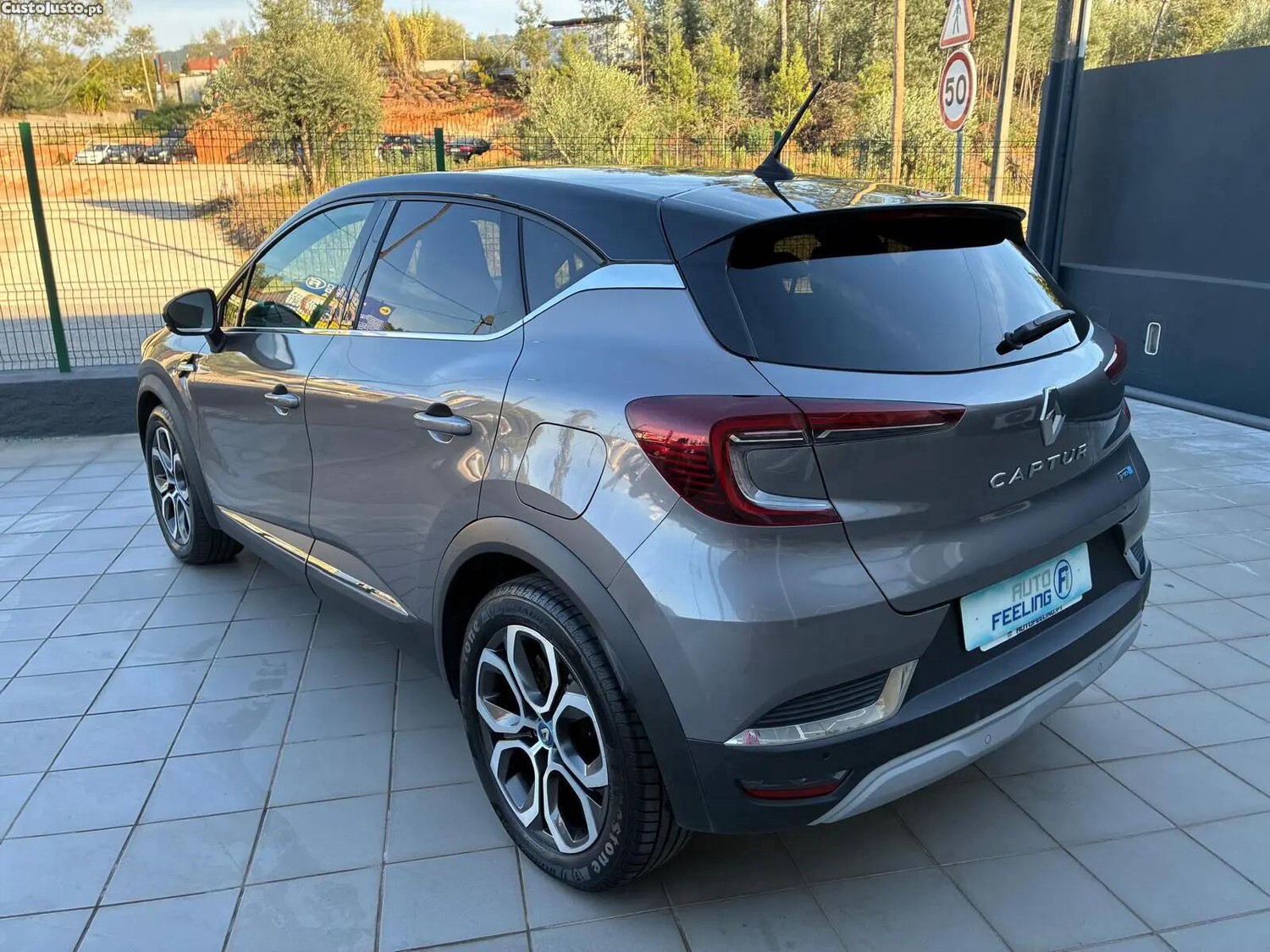 Renault Captur 1.6 HYBRID E-TECH INTENS - 21 foto 2
