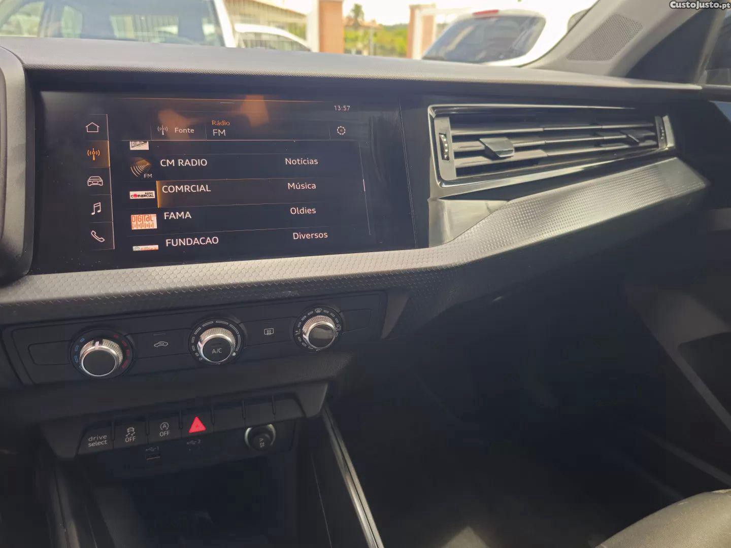 Audi A1 30 tfsi advanced s tronic — fotografia 4